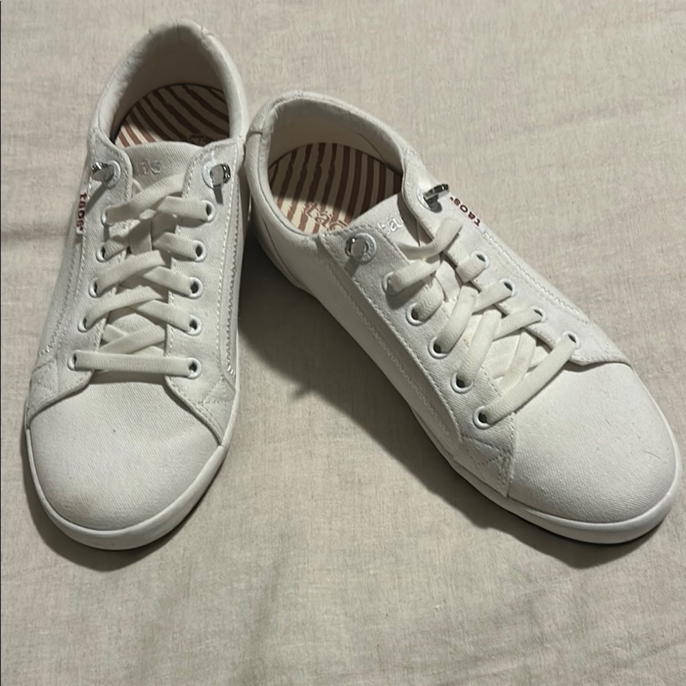 Casual White Canvas Sneakers